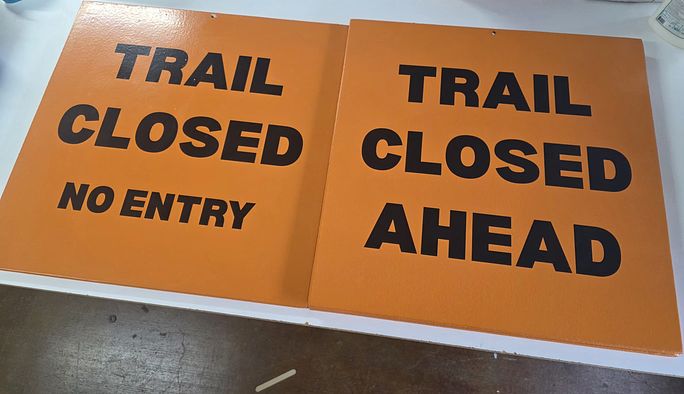 Rigid outdoor safety signs