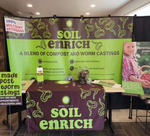 Trade show booth and table throw